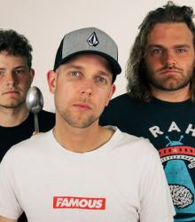 Voor liefhebbers van Green Day, blink-182, Sum 41, The Offspring, The Aquabats, Foo Fighters, Red Hot Chili Peppers, Queens of the Stone Age.