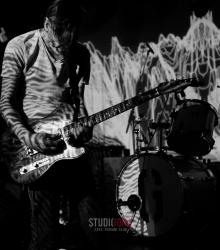 De muziek van Dorr is een mix van gitaren / synths / elektronische beats / klassieke violen, samengesmolten om dromerige, filmische popmuziek te creÃ«ren met een glinsterende duisternis en delicate intensiteit die de diepe en intieme stem omlijst.